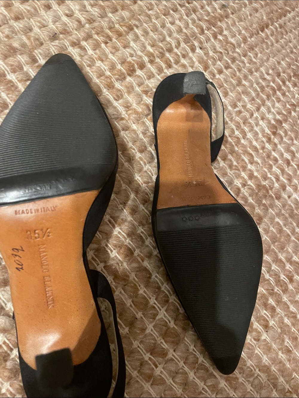 Manolo Blahnik Black Pointed Slingback Heels - Picture 4 of 6